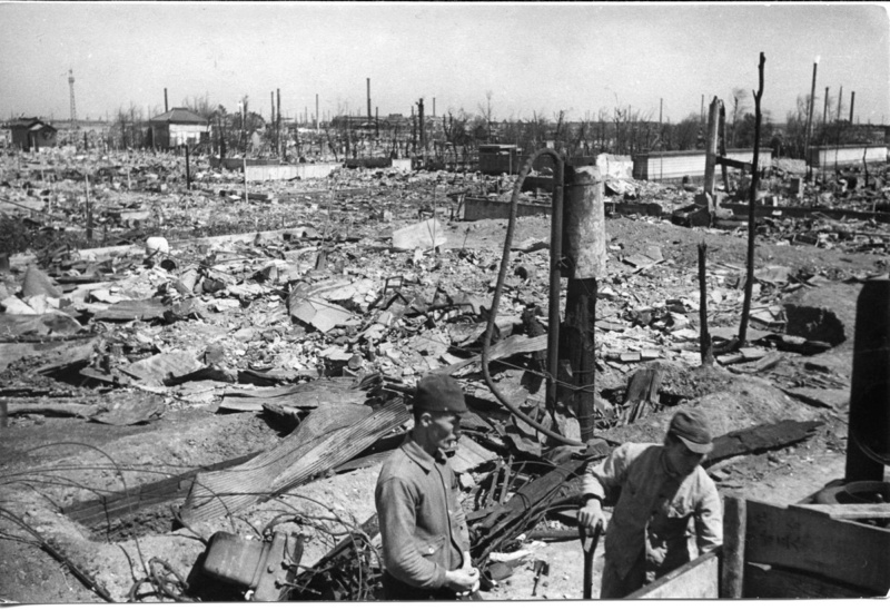 Les Bombardements de Tokyo en 1945  (2012) 72198310