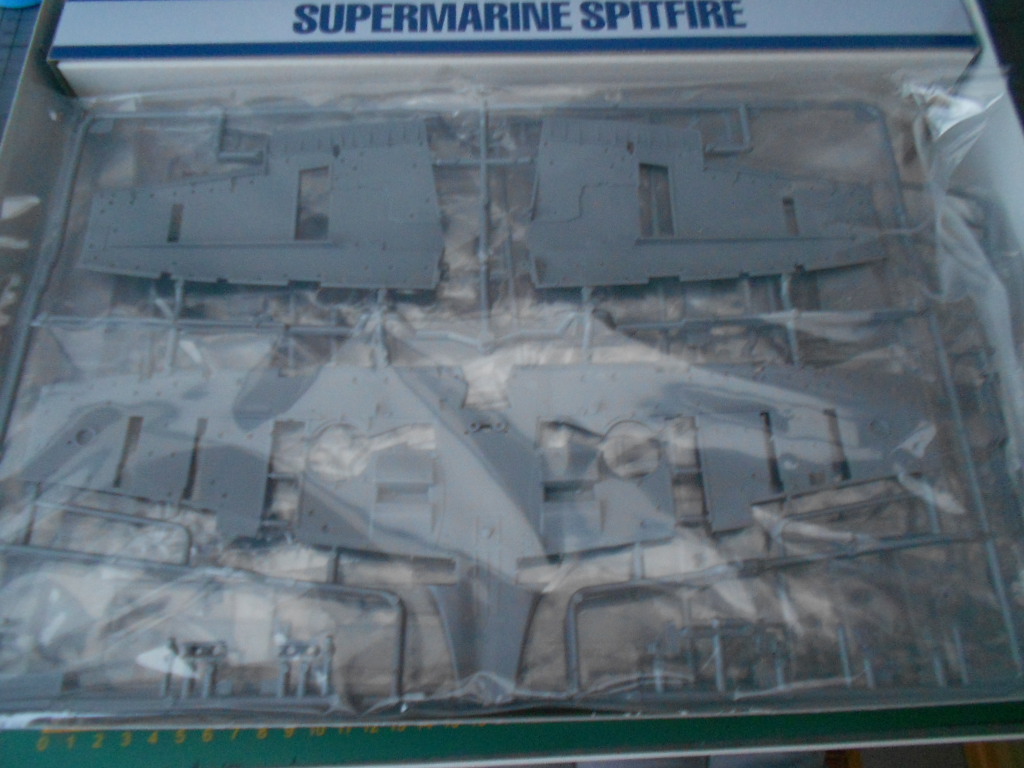 supermarine spitfire mk VIII 1/32 tamiya  Spit_l11