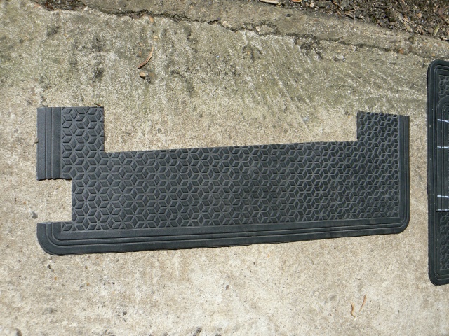 Wheel arch rubber mat install - EASY Slidea13