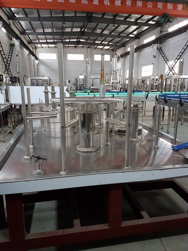 من داخل ورش التصنيع لخطوط انتاج المياه المعدنية والعصاير والمشروبات 26111911