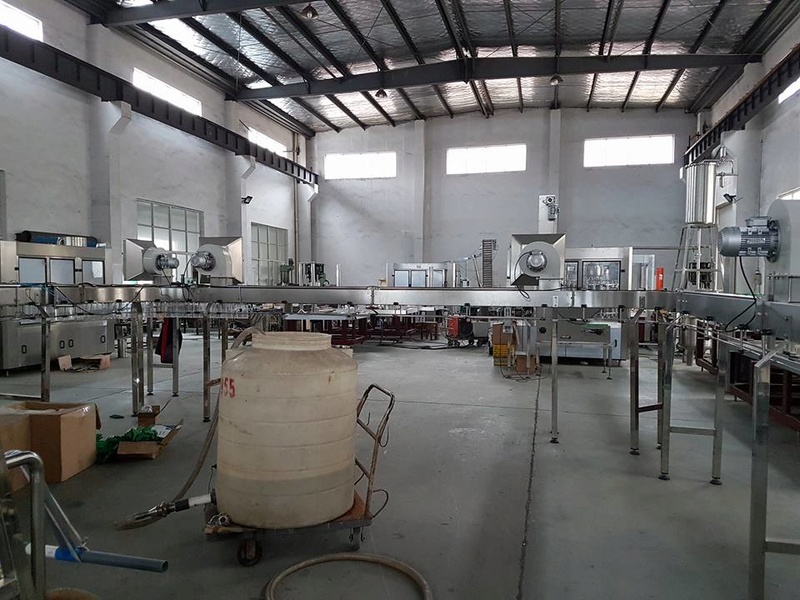 من داخل ورش التصنيع لخطوط انتاج المياه المعدنية والعصاير والمشروبات 26167310