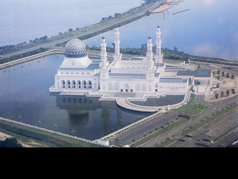 مسجد فوق الماء الله اكبر ولله الحمد ... Untitl16
