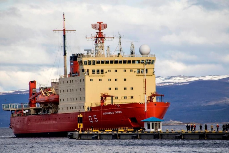 Desde Ushuaia, el Irizar comienza a romper los hielos 00110