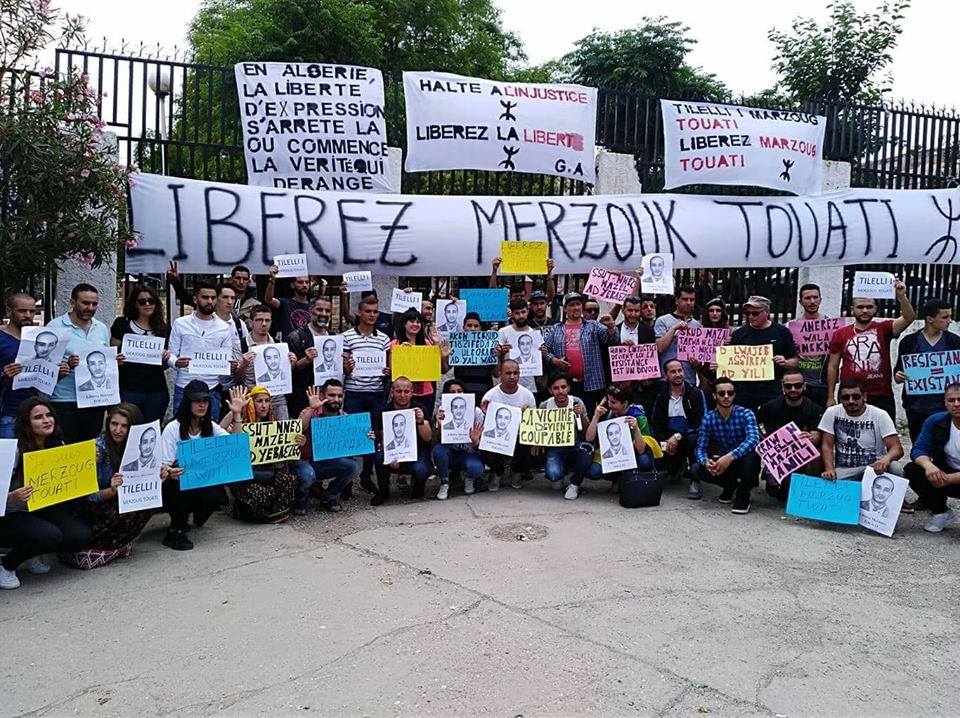 Rassemblement à Tizi Ouzou pour soutenir  merzoug Touati le mardi 05 juin 2018 10435