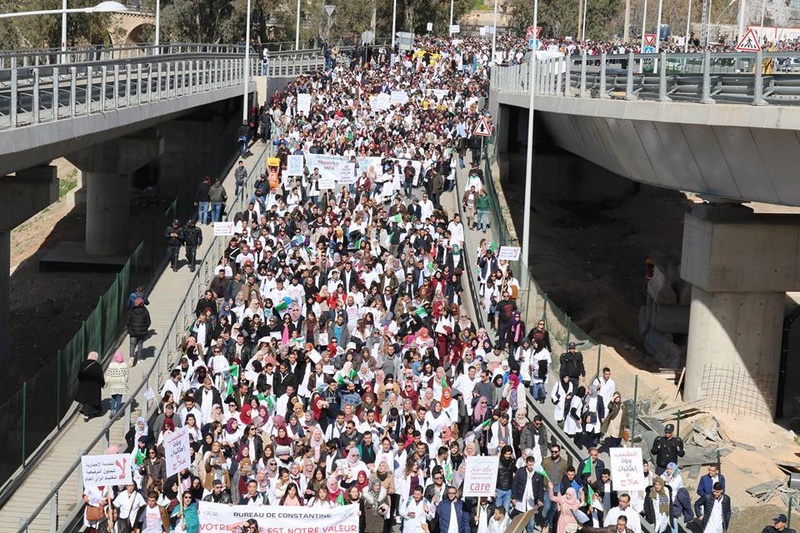 Marche massive des médecins résidents à Constantine le mercredi 28 fevrier 2018 11195