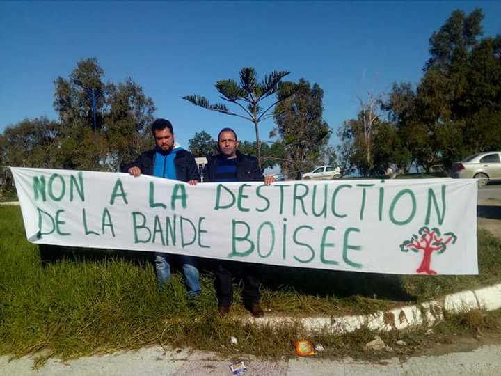 Aokas: Rassemblement devant le siège de l'APC pour dire NON à la destruction de la bande boisée 06 décembre 2017 1473