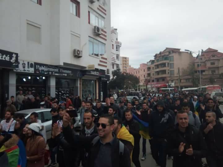 Grandiose marche pour Tamazight à Béjaïa le lundi 11 décembre 2017 1557