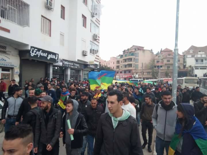 Grandiose marche pour Tamazight à Béjaïa le lundi 11 décembre 2017 1559