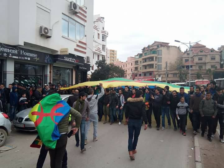 Grandiose marche pour Tamazight à Béjaïa le lundi 11 décembre 2017 1560