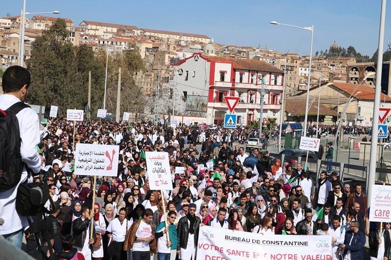 Marche massive des médecins résidents à Constantine le mercredi 28 fevrier 2018 2105