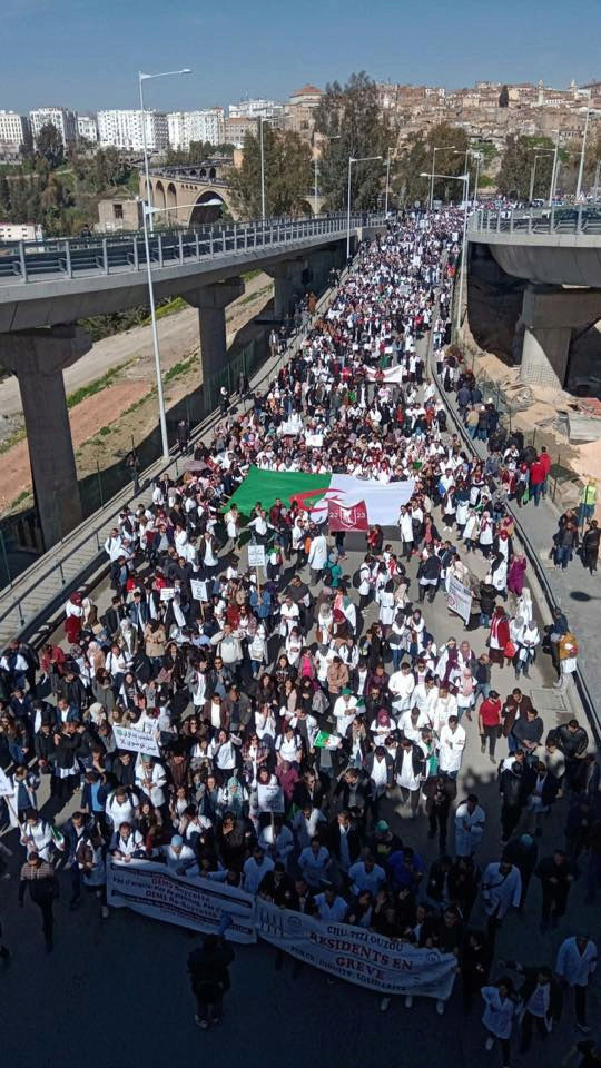 Marche massive des médecins résidents à Constantine le mercredi 28 fevrier 2018 629