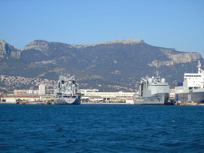 [Les ports militaires de métropole] Port de Toulon - TOME 1 - Page 16 Dsc00912