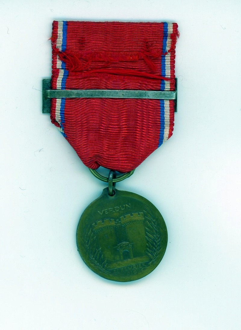 Médaille Verdun avec sa barrette agrafe Verdun ESC - MAI 1 Vendue Verdun11