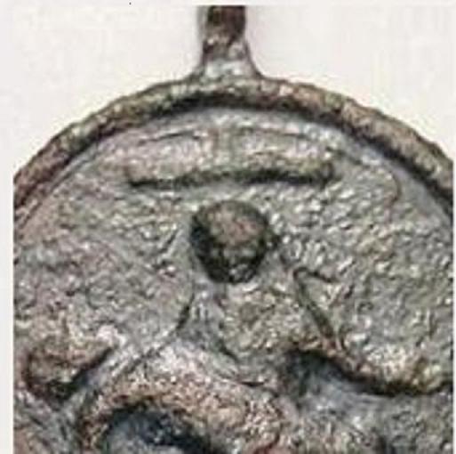 Médaille à la Pieta et aux deux anges - XVII / XVIIIème C_dscn10