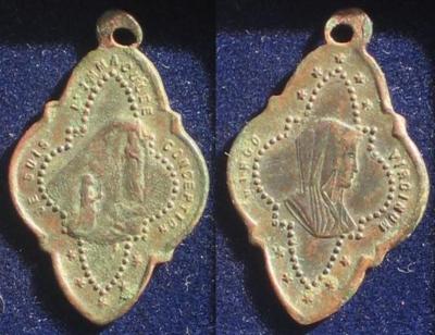 2 Médailles de LOURDES - Apparition de MARIE à Bernadette Soubirous N_d_de11