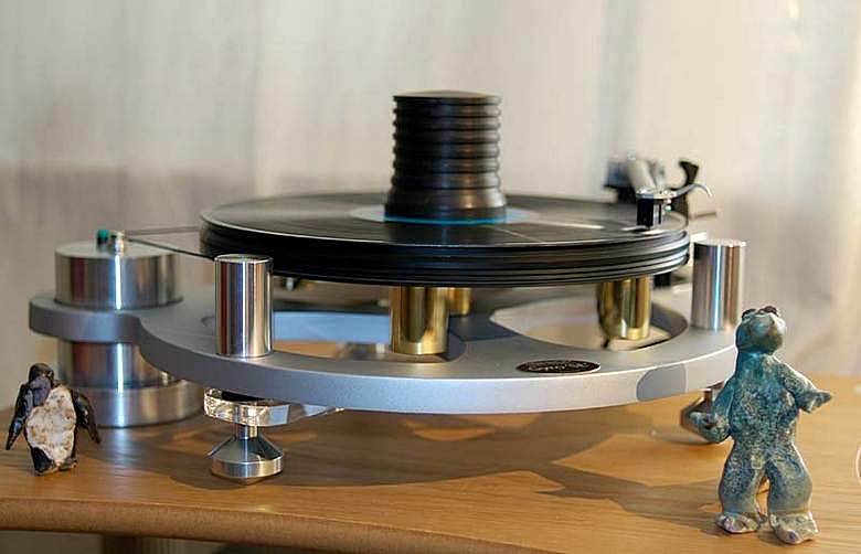 JA Michell Gyro SE Turntable (Rare Gold Colour) with RB300 tonearm. Special-ordered in black finish. Michel12