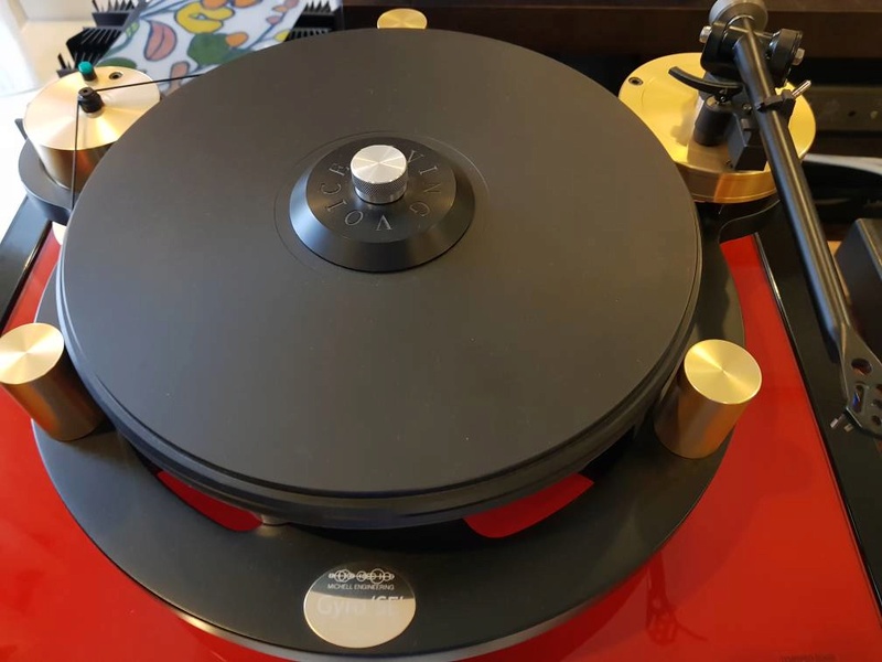 JA Michell Gyro SE Turntable (Rare Gold Colour) with RB300 tonearm. Special-ordered in black finish. Michel16