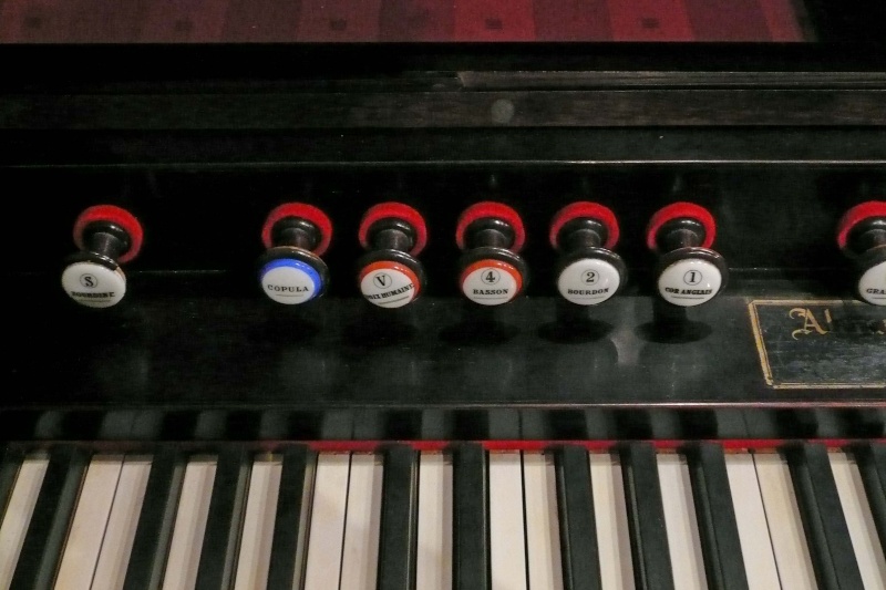Harmonium Alexandre à deux claviers P1020011