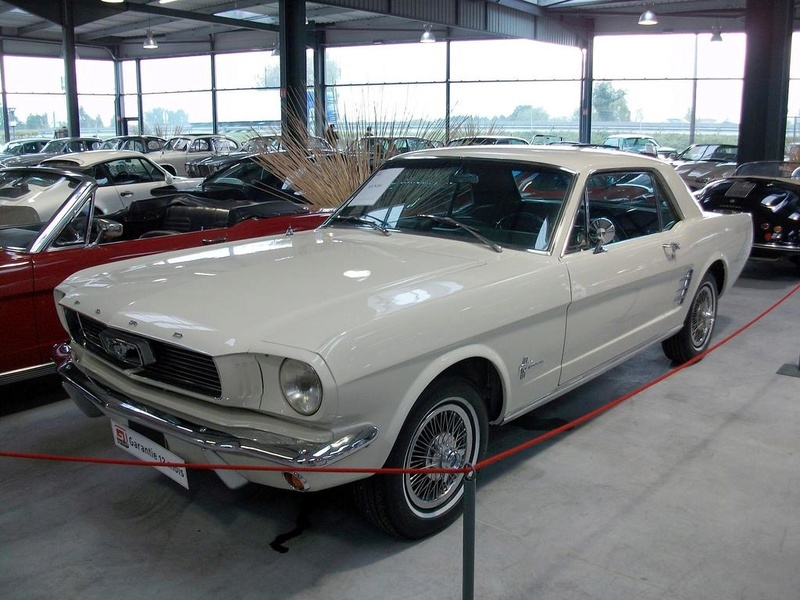 59:Option: Pneu avec bande blanche pour Mustang 1966 Imgp0510
