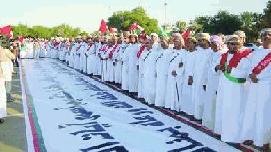  جامعة السلطان قابوس تنظم مسيرة ولاء وعرفان للقائد المفدى وتدشن أطول علم للسلطنة 1110