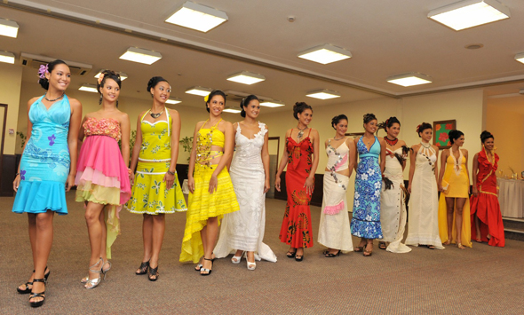 Article dans La Dépêche de Tahiti du 22 juin 2010 - Miss Tahiti : les deux Mareva membres du jury ! Miss5911