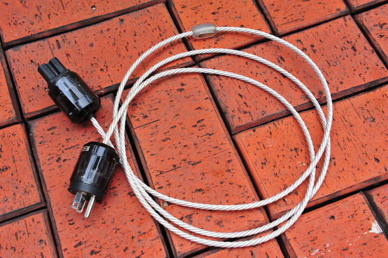 Crystal Cable Ultra Powercord (2m) Sold Dsc_3620