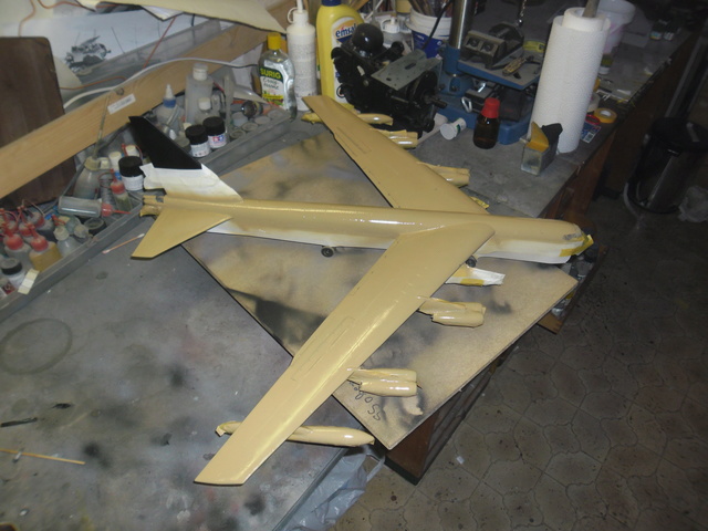 Restaurierung einer 1:72er B-52 2310