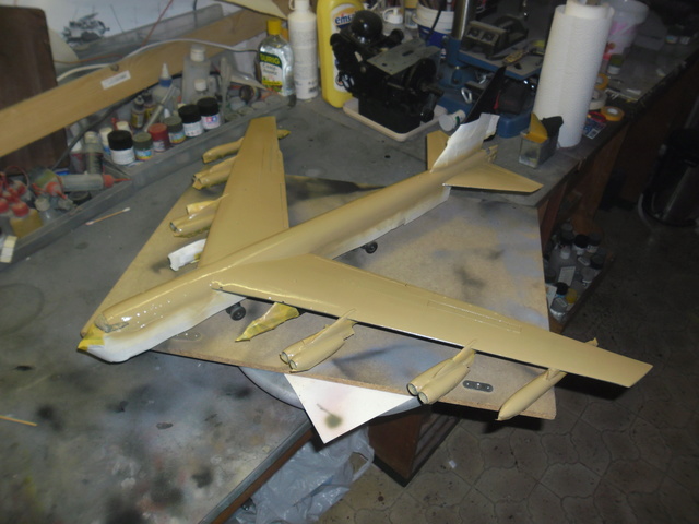 Restaurierung einer 1:72er B-52 23a10