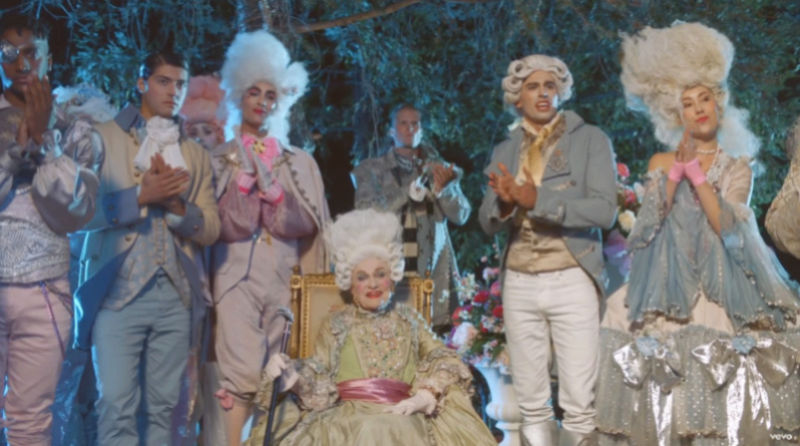 Le " look Marie-Antoinette " et les célébrités Captur84