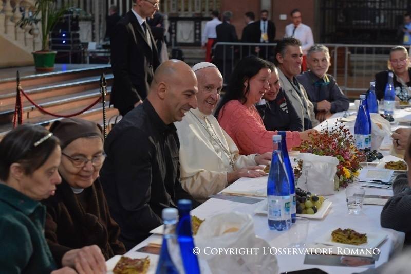 Invités à un déjeuner avec le Pape, deux détenus s'évadent San_pe10