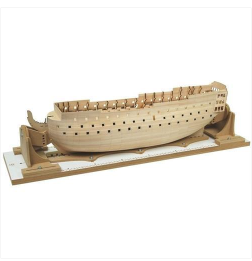 Un outil de montage pour réaliser une coque de bateau en bois Captu111