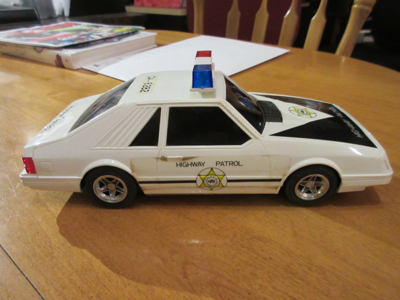 Mustang 1983-84 en plastique à batteries-Bump and Go, Made in Korea 2018-130