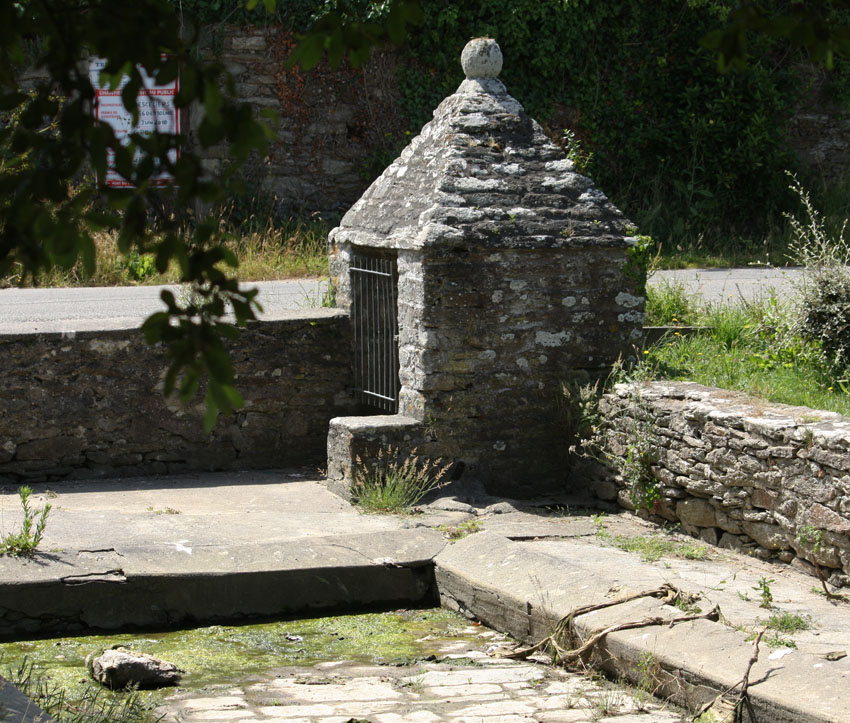 Des lavoirs, fontaines, bassins... Bourg-10