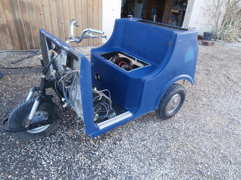 REMISE EN ROUTE TRICYCLE A MOTEUR ADDAX Pb130011