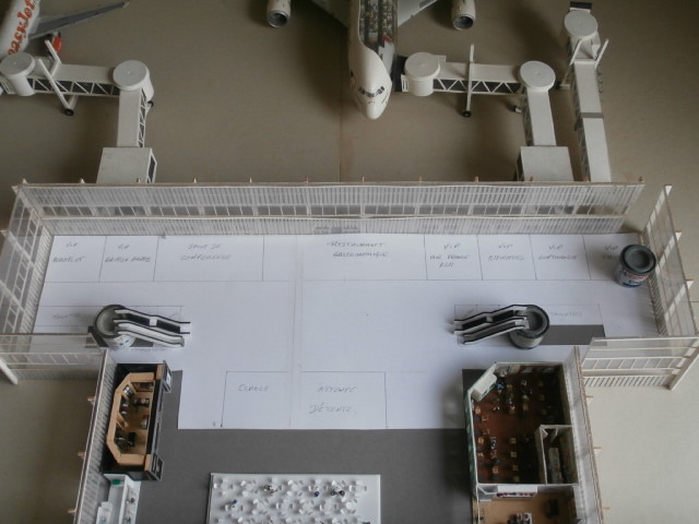 Grand projet d'aéroport 1/144 au sein d'un réseau"N" - Page 15 P4150017