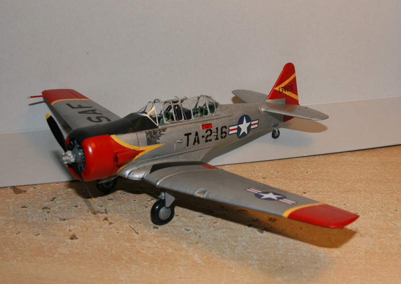 [Heller] North American T-6G Texan 1/48 Img_7030