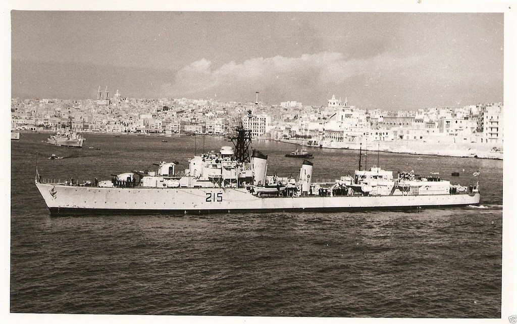 ROYAL CANADIAN NAVY - LES DESTROYERS Haida110