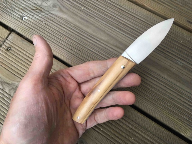 Le couteau de Val' 412