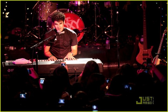 Darren Criss en THE ROXY !! 16516410