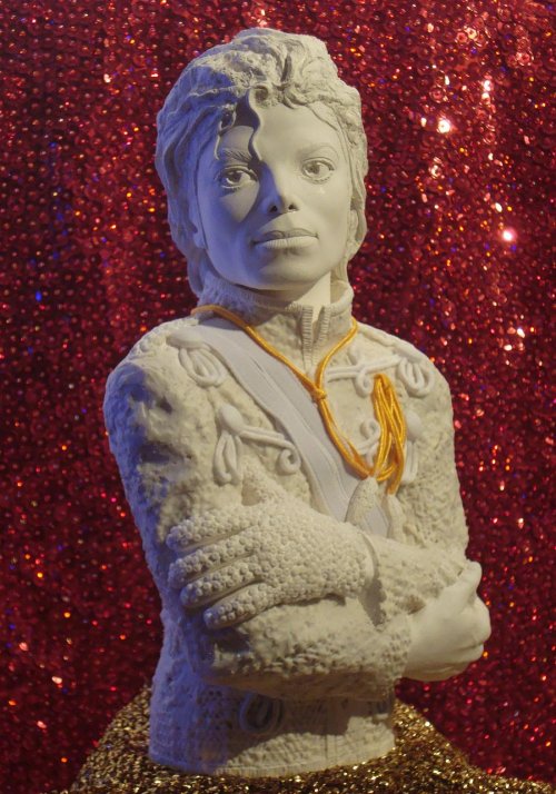 Une statuette du Roi de la Pop made in France en série limitée et numérotée... Silico10