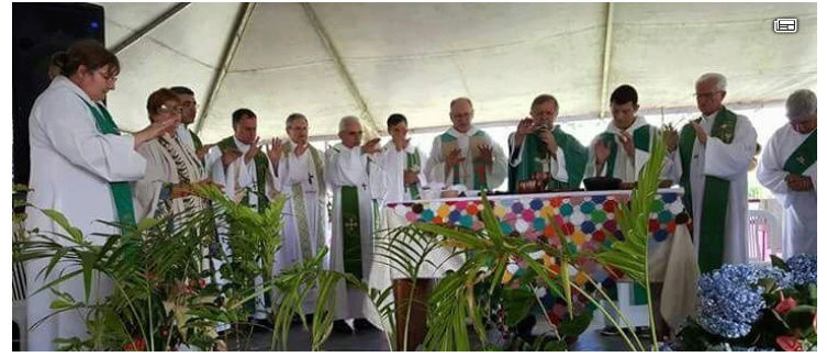Brésil : Deux femmes pasteurs "concélèbrent" avec six Évêques - Un avant-goût de la Nouvelle Messe ? Captur21
