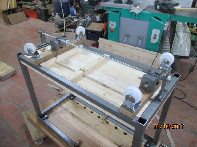 Petit établi mobile et Table de montage par jb53 - Page 3 Img_2330