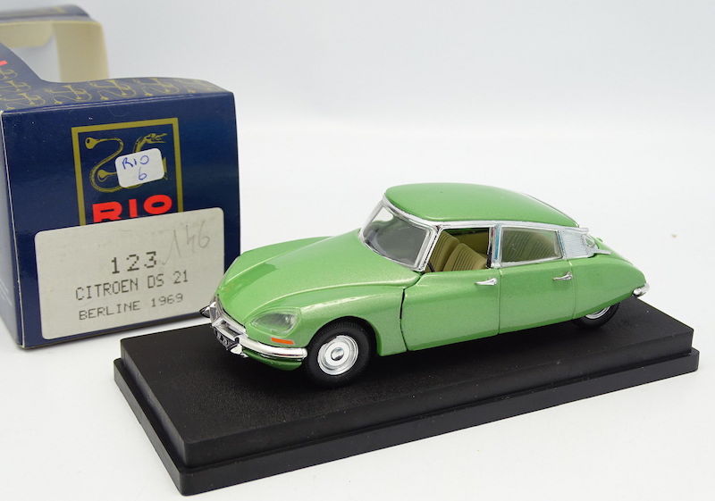 Citroën DS 21 "Introuvable" de chez Hachette Rio_ds10