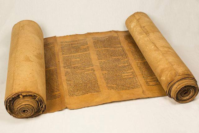 Gerald W. Thomas - The Torah Scroll 29511410