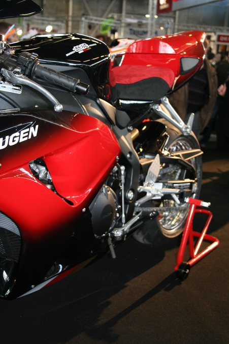 MUGEN prépare aussi les motos, étonnant non? (d'après P. Desproges) Honda-10