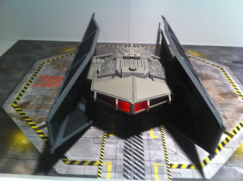 Kilo Ren's Tie Fighter - Revell - 1/70 - Page 2 Img_1111