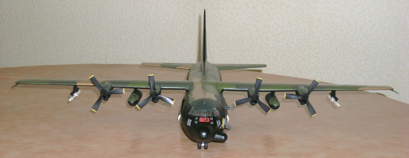 Hercules " gunship" italeri Hercul12