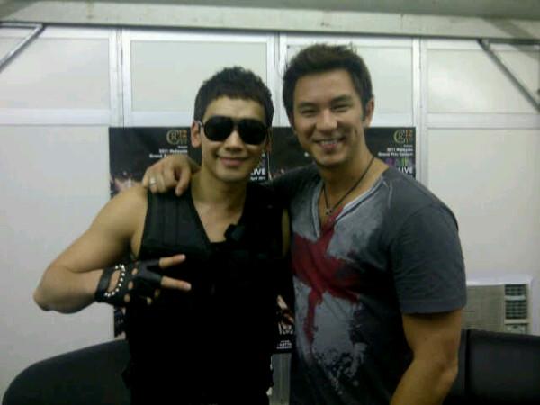 11-04-10 Rain & Dominic Lau backstage @ 2011 Malaysia Grand Prix Concert Rain110