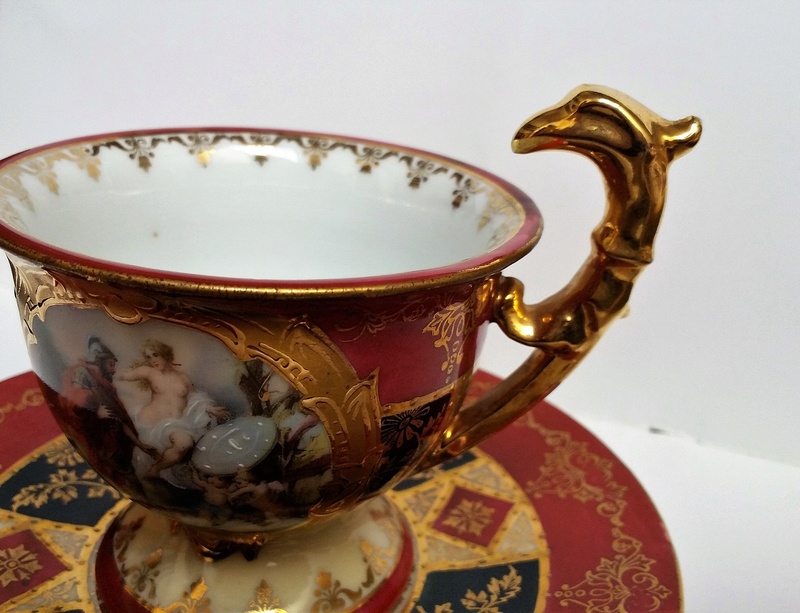 Old teacup with an hippogriff as a handle. Anyone can help me to recognize  20171222