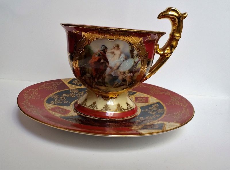 Old teacup with an hippogriff as a handle. Anyone can help me to recognize  20171223